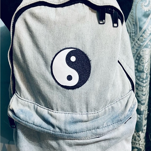 Urban Outfitters Yin & Yang Backpack Light Washed Distressed Denim Zip Unisex - Picture 1 of 16